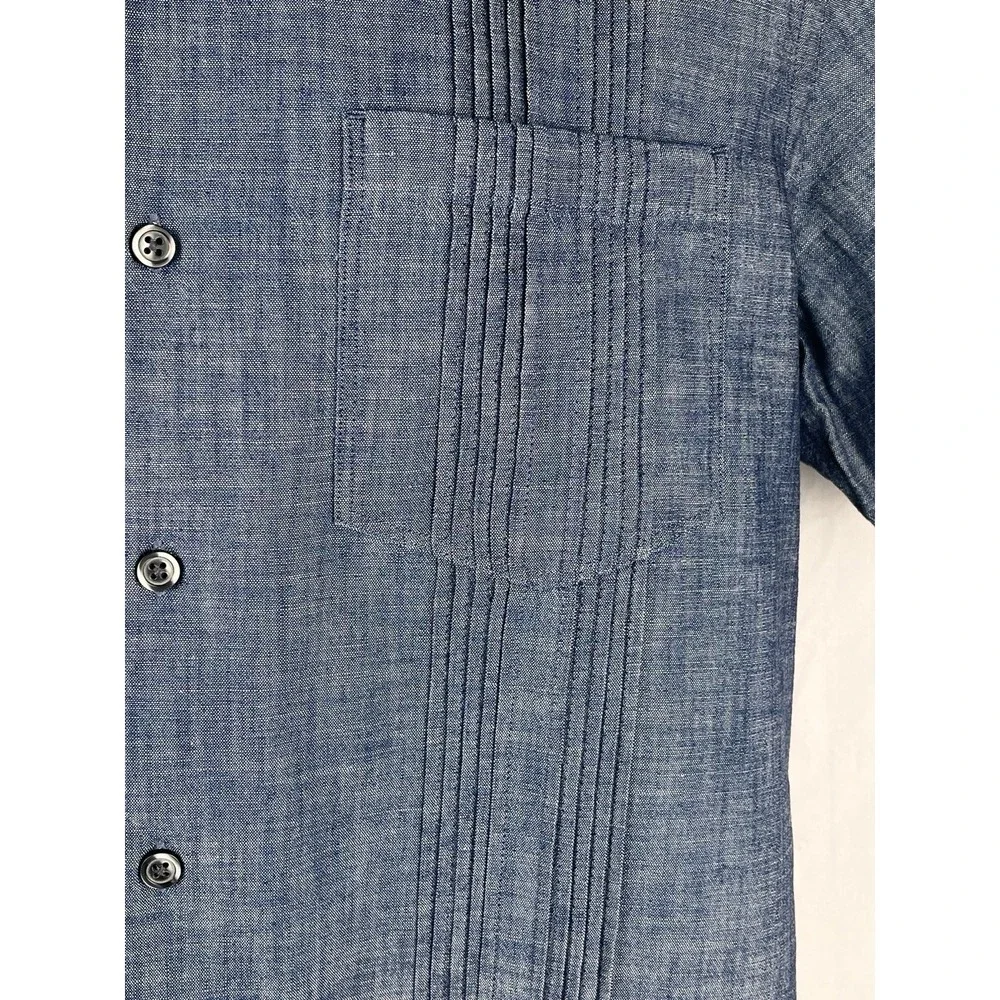 Banana Republic Pintuck Shirt Men's Medium Chambray Blue Guayabera Short Sleeves